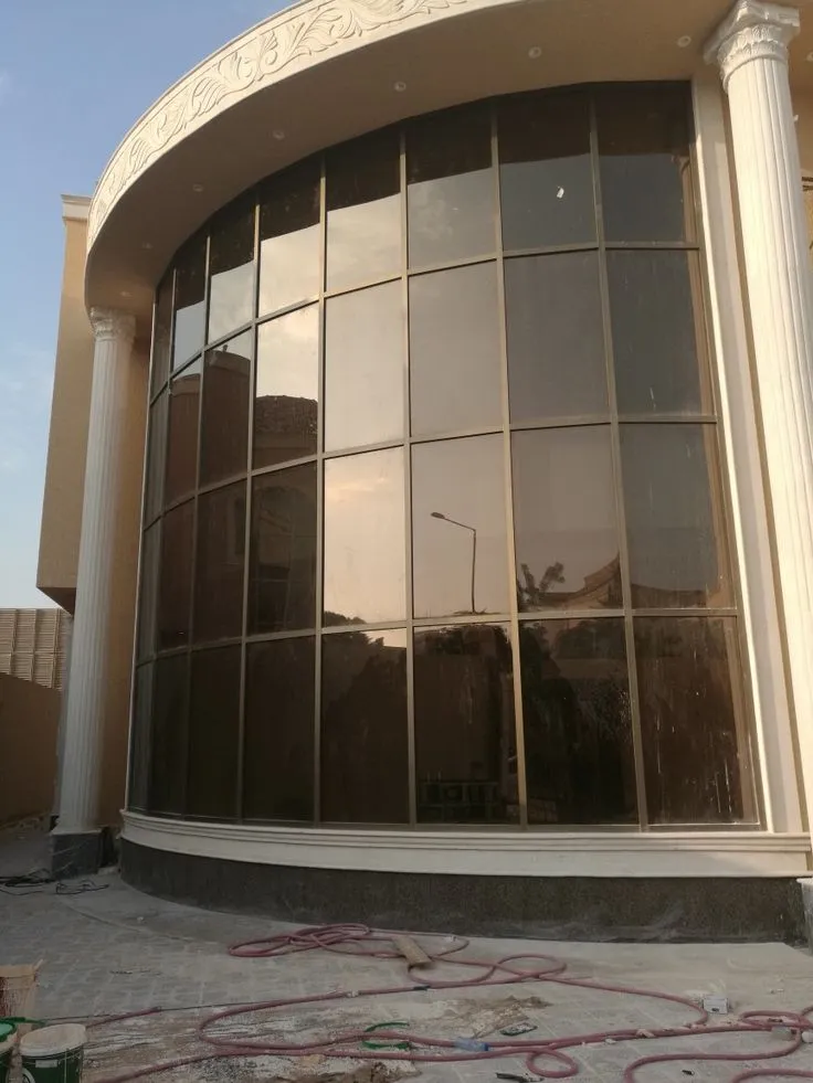 مقاول واجهات زجاج سكريت مع الضمان الرياض