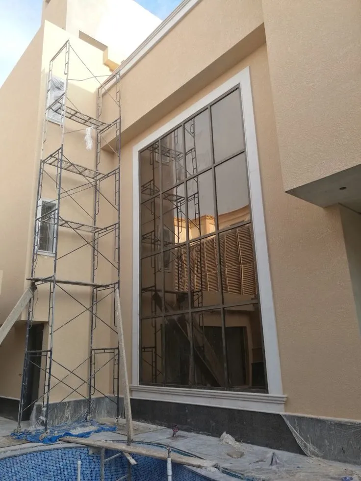 مقاول واجهات زجاج سكريت مع الضمان الرياض