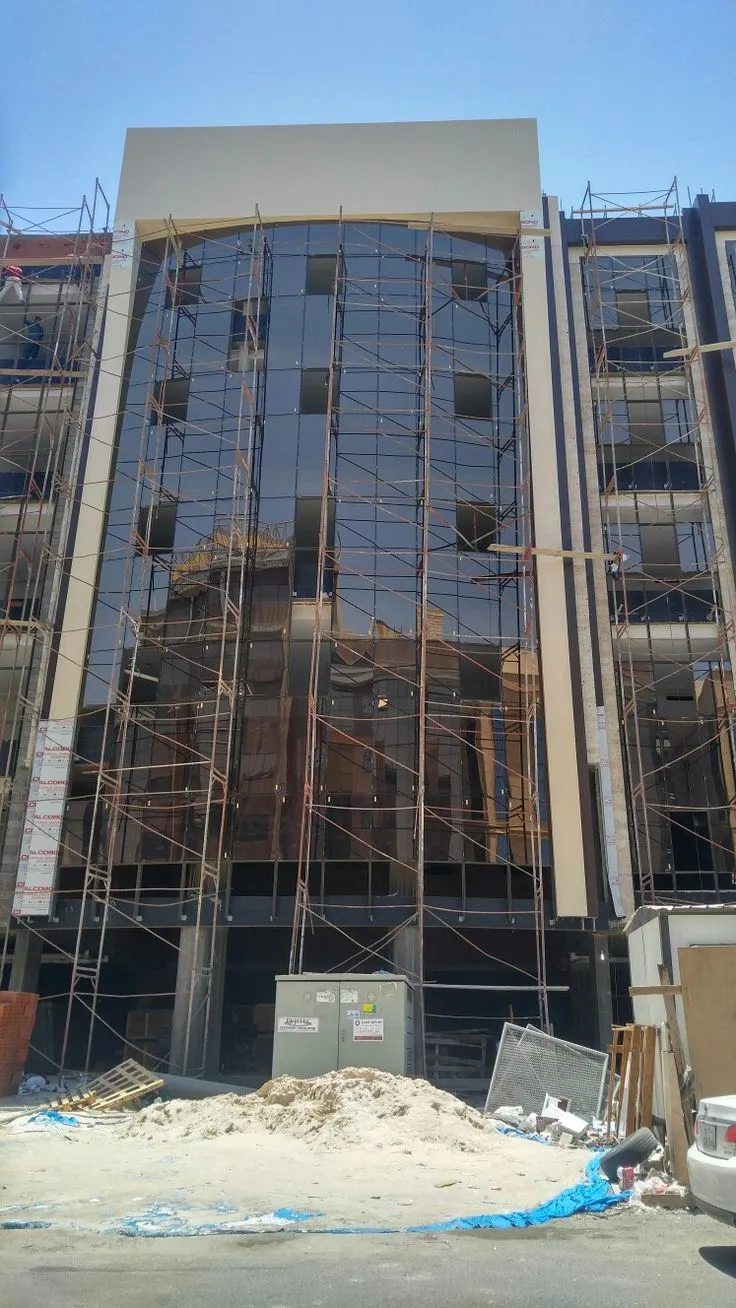 مقاول واجهات زجاج سكريت مع الضمان الرياض