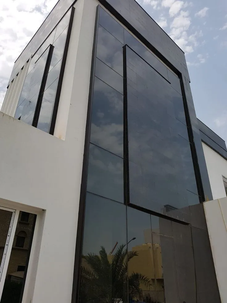 مقاول واجهات زجاج سكريت مع الضمان الرياض