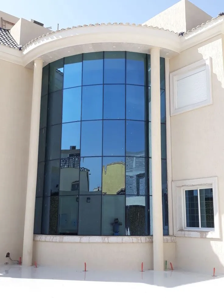 مقاول واجهات زجاج سكريت مع الضمان الرياض